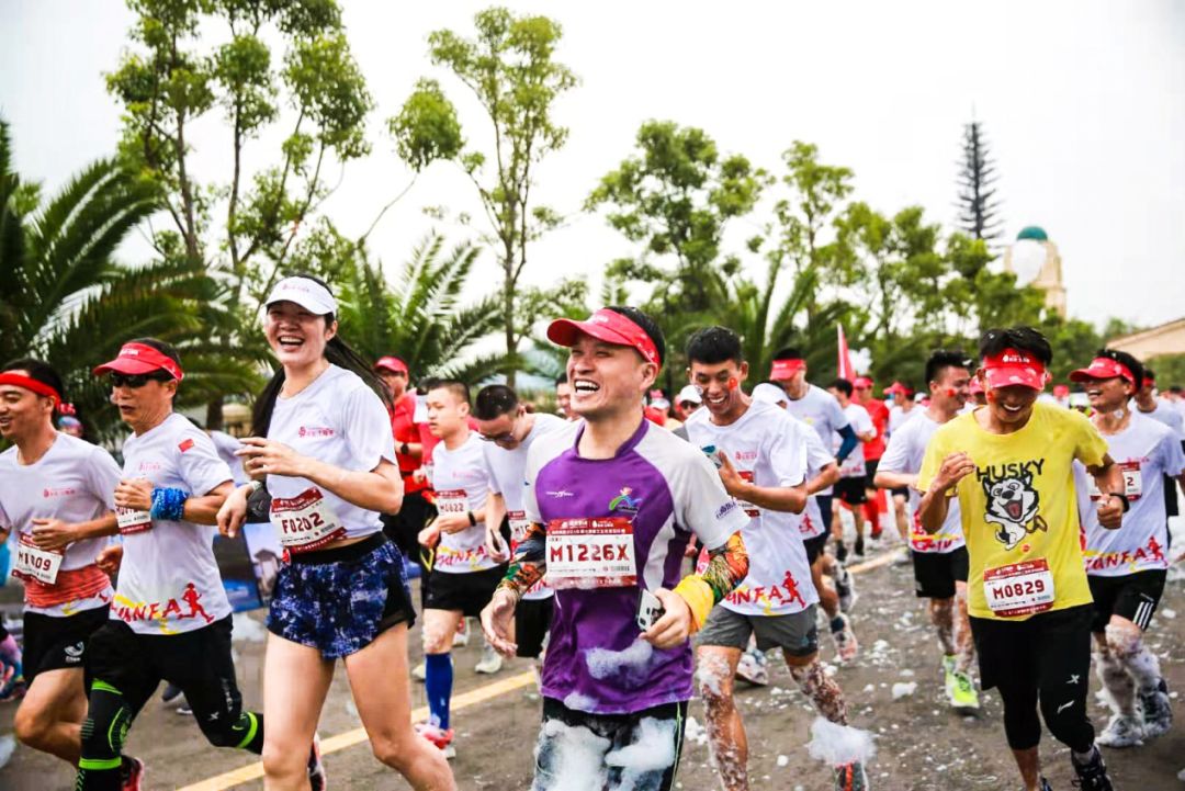 王珞丹成都活动,马拉松燃爆全城