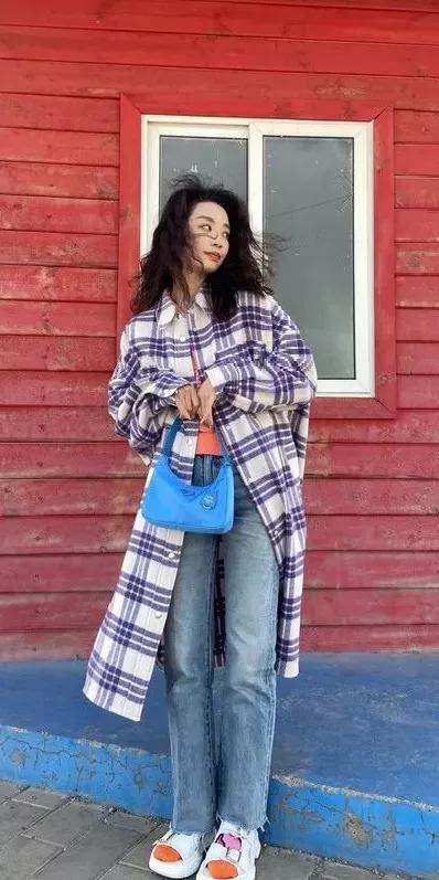 三里屯偶遇大幂幂,杨幂和闺蜜在三里屯逛街遭搭讪