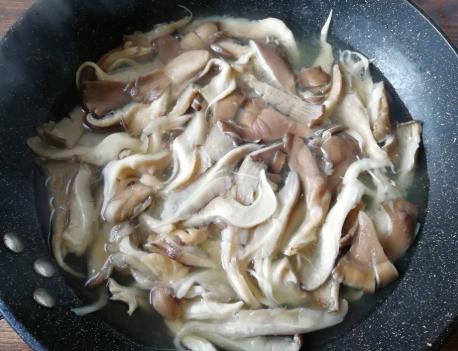 干炸蘑菇需要洗蘑菇吗,蘑菇的家常做法干炸蘑菇