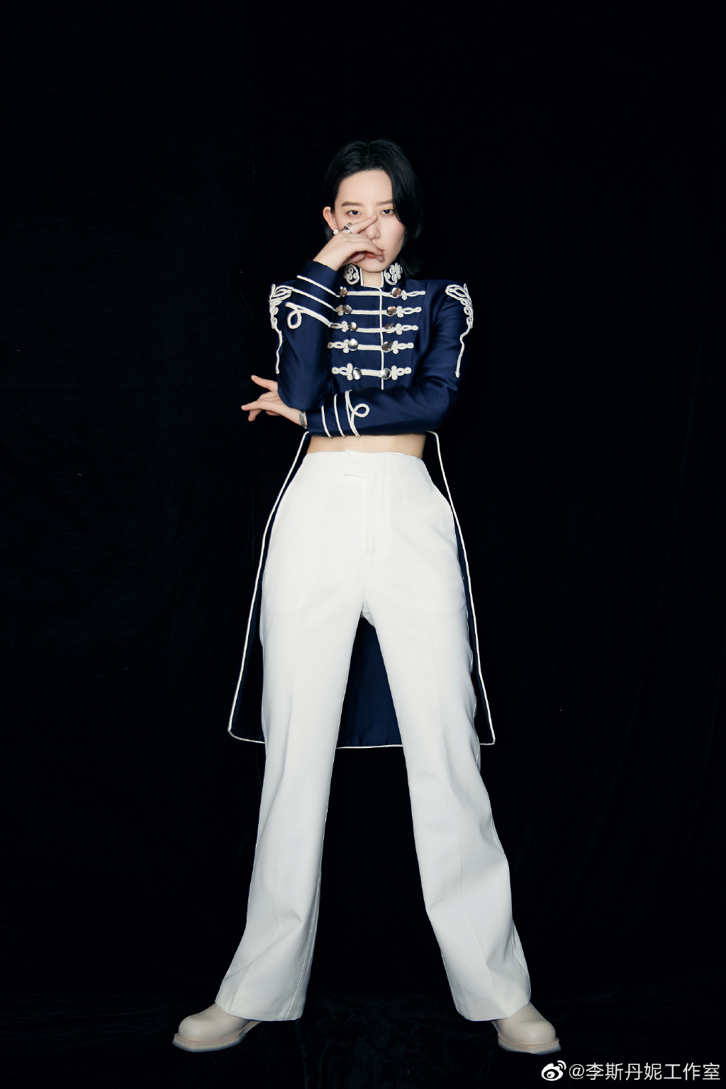 jennie西装马甲穿搭,jennie撞衫完整视频