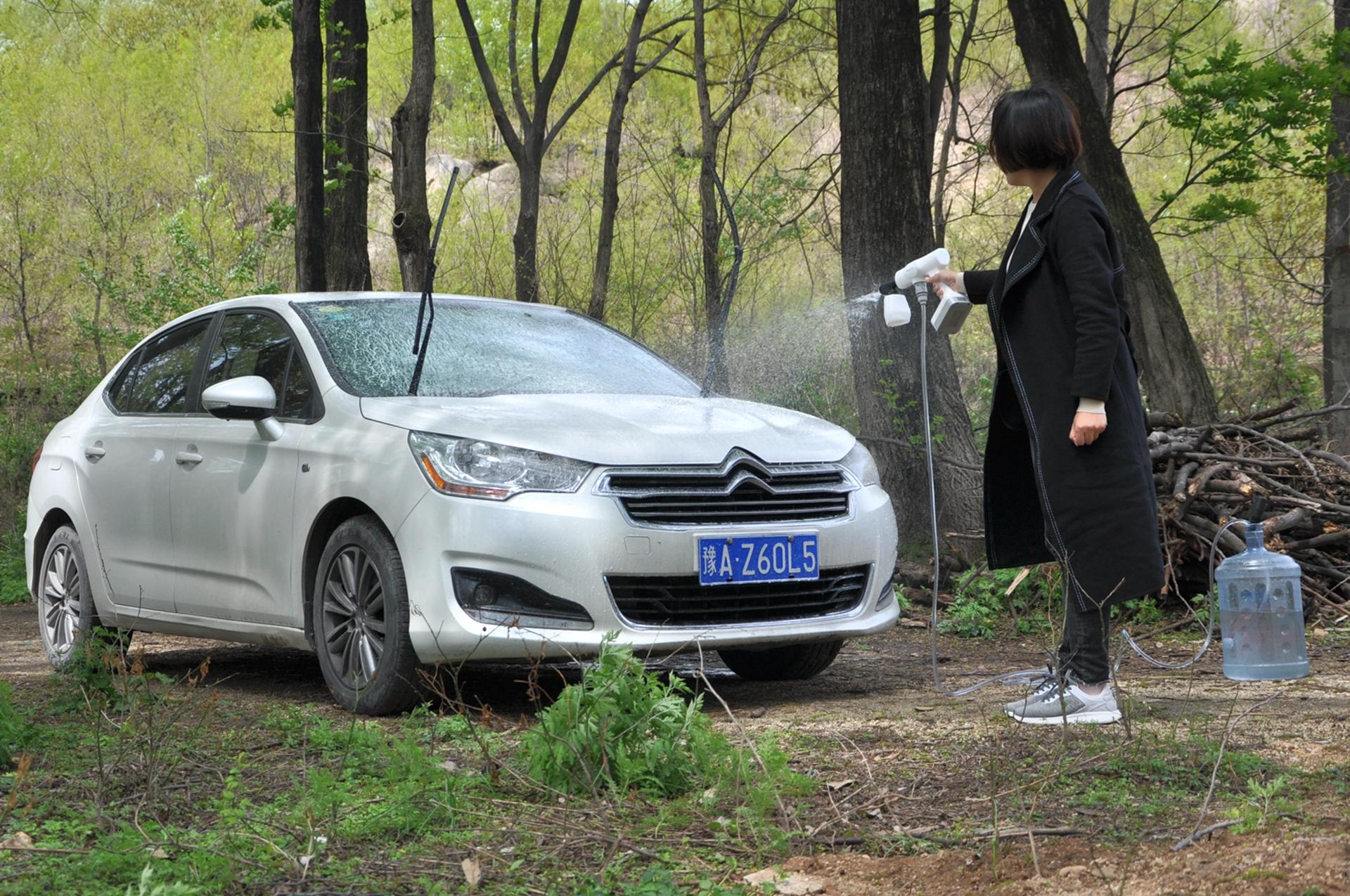乐空手持锂电洗车机评测,便携洗车机220v高压家用