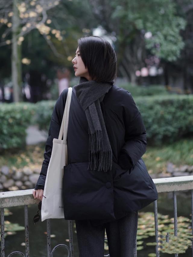 羽绒服去灰小诀窍,黑色羽绒服沾灰尘是质量问题吗