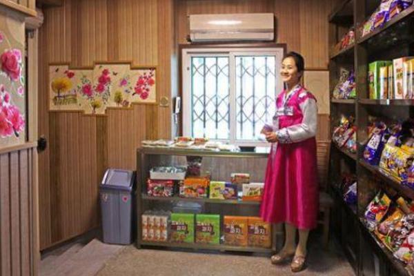 人民币在朝鲜购物,在朝鲜拿人民币去买东西