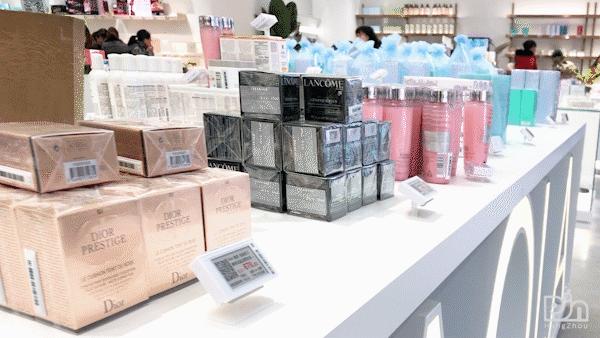 表面光鲜亮丽背地里却很辛苦,有些人表面光鲜亮丽背后却是什么