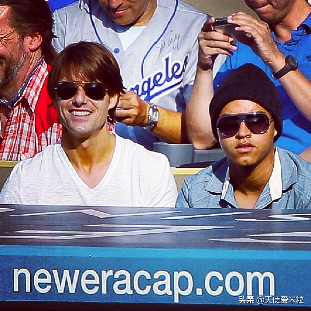 57岁阿汤哥比24岁黑人养子年轻太多！星二代是光环还是诅咒？