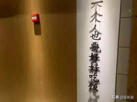 小火锅锅底有六种口味满足你,一桌小火锅