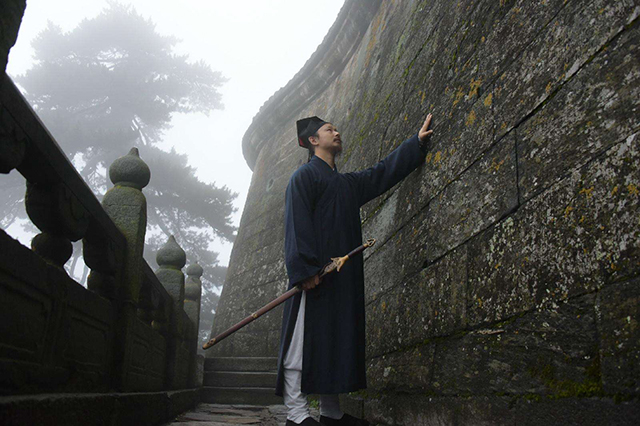 4米高墙一跃而上！陈师行再现轻功绝学，不同于闫芳雷公之流