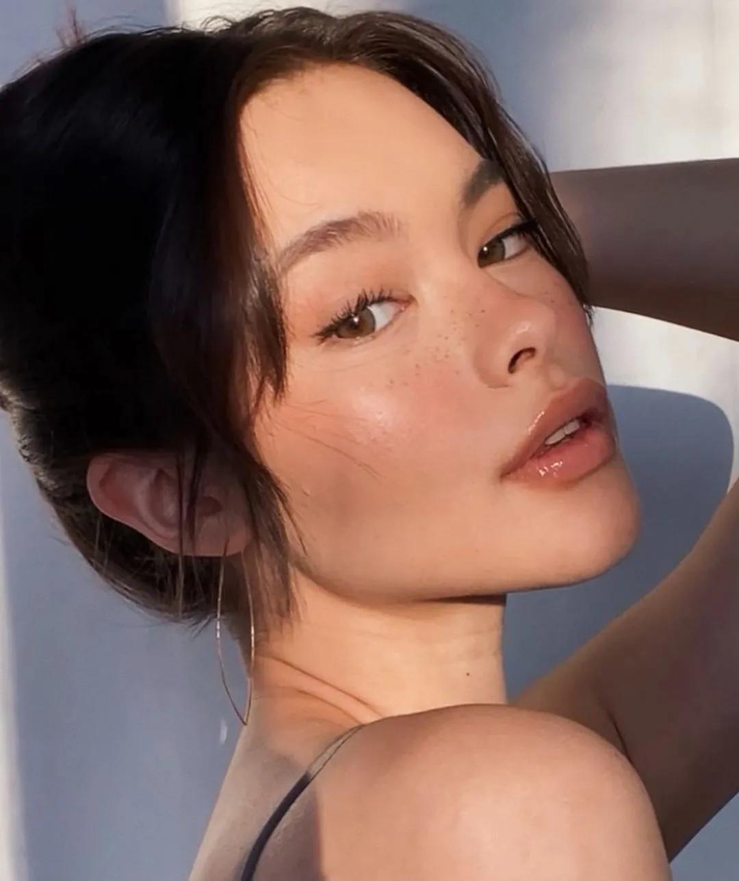 柜姐怎样化妆的,柜姐可以帮忙化妆吗