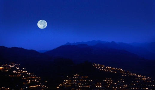 月光下的村庄作文六年级450,六年级上册小说作文月光下的村庄