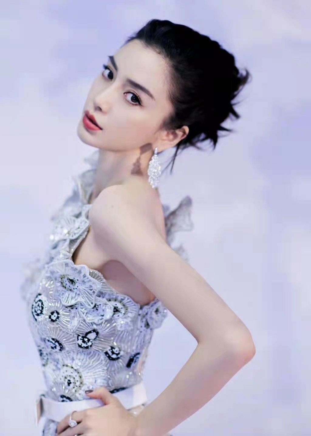 baby最新造型三套,baby早期吊带穿搭