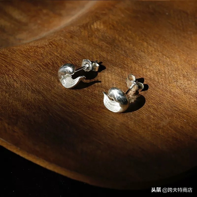 珍珠耳钉宋慧乔牛仔同款,宋慧乔同款短发造型