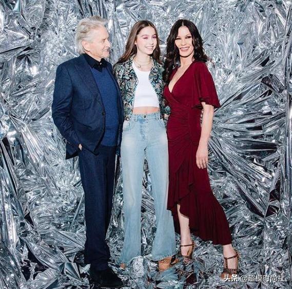 gigi刘雯同台,刘雯走秀惹争议