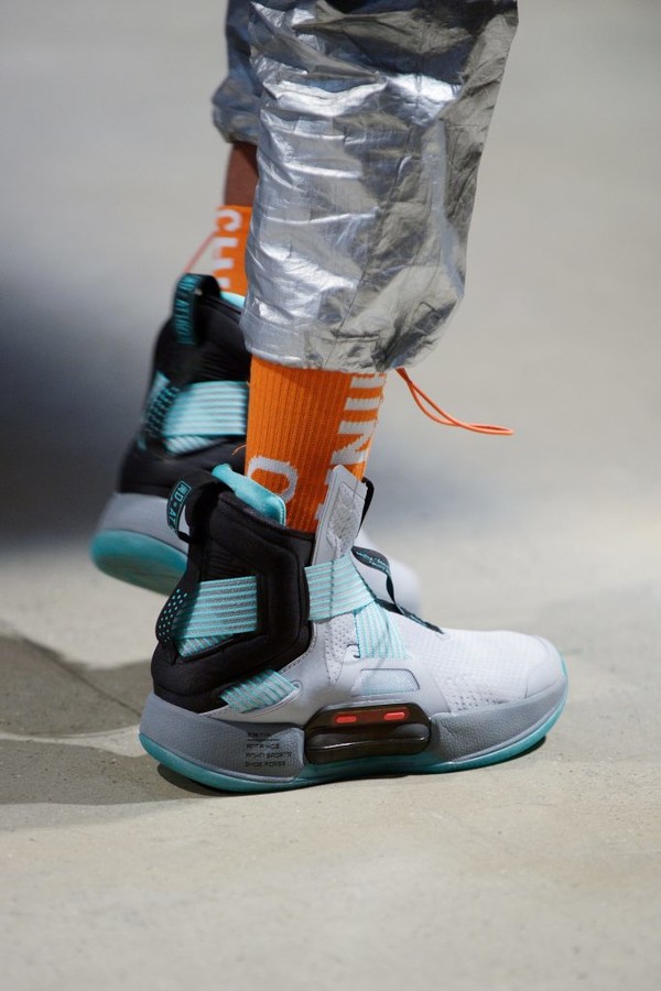 安踏大童童装品牌8-16岁夏天裤子,安踏童装现状