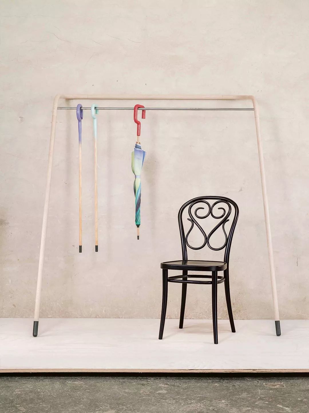 探访TON工厂看经典椅子背后的故事|疯狂24h我们去捷克干了啥?