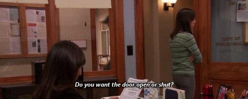 开门是门中开门吗,开门是开左边还是右边