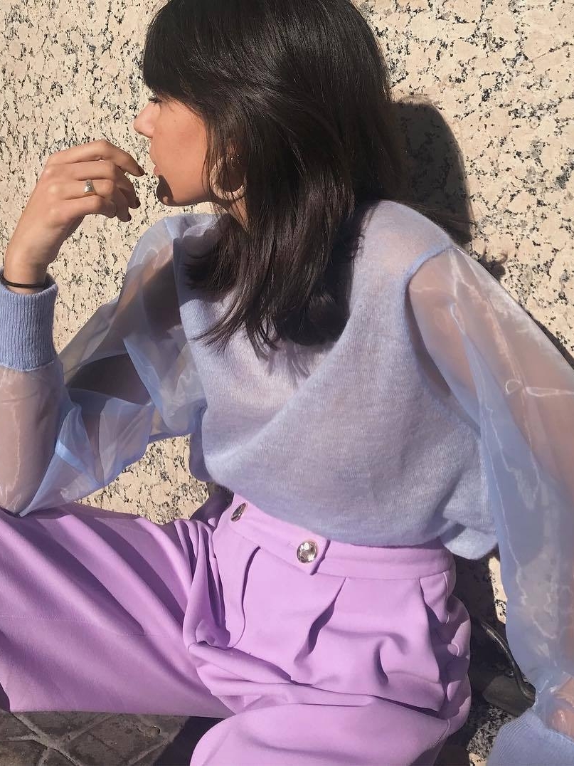 秋瓷炫穿红色裙子扎个黄色宽腰带,秋瓷炫身材好吗