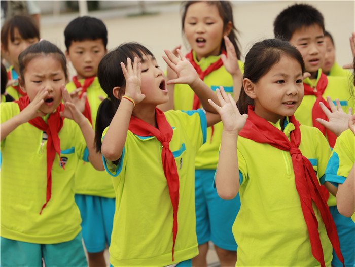 六一儿童节献爱心慰问活动,关爱困境儿童六一慰问暖童心