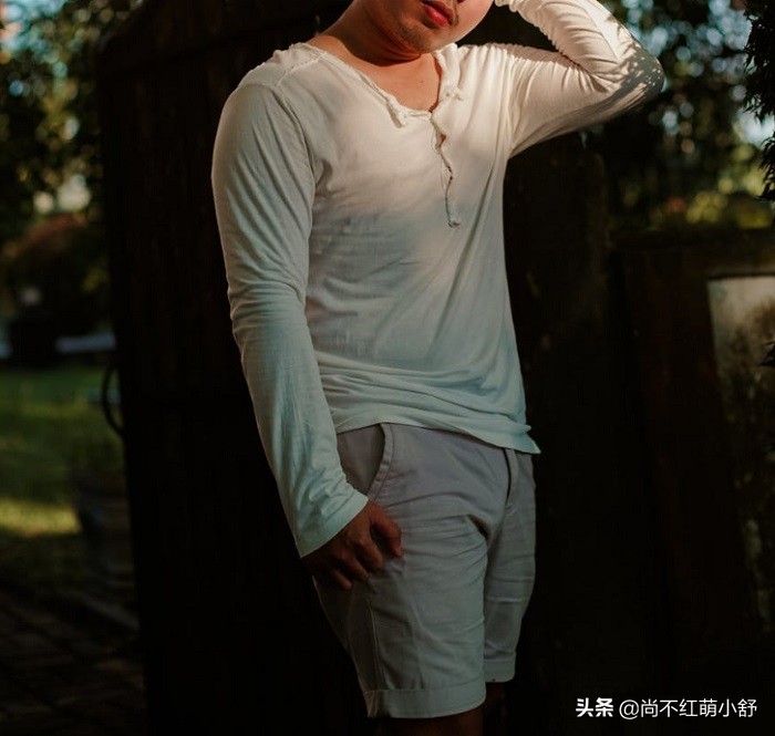 男士短裤搭配技巧明星,男士短裤搭配技巧显瘦