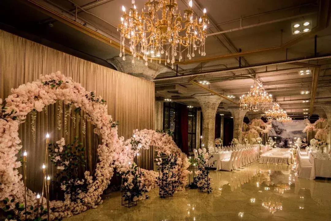 童话变现实！魔都宇宙级城堡婚礼，比爱丽丝仙境还美！