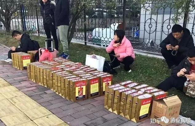 “炒”茅台1个月狂赚200万，一年抢光7000万瓶背后是谁在搞鬼？