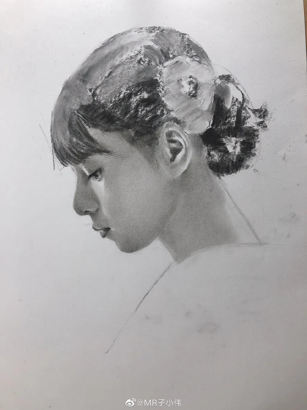 厉害了！他用一支铅笔把明星画了多个，如肖战、蔡徐坤、迪丽热巴