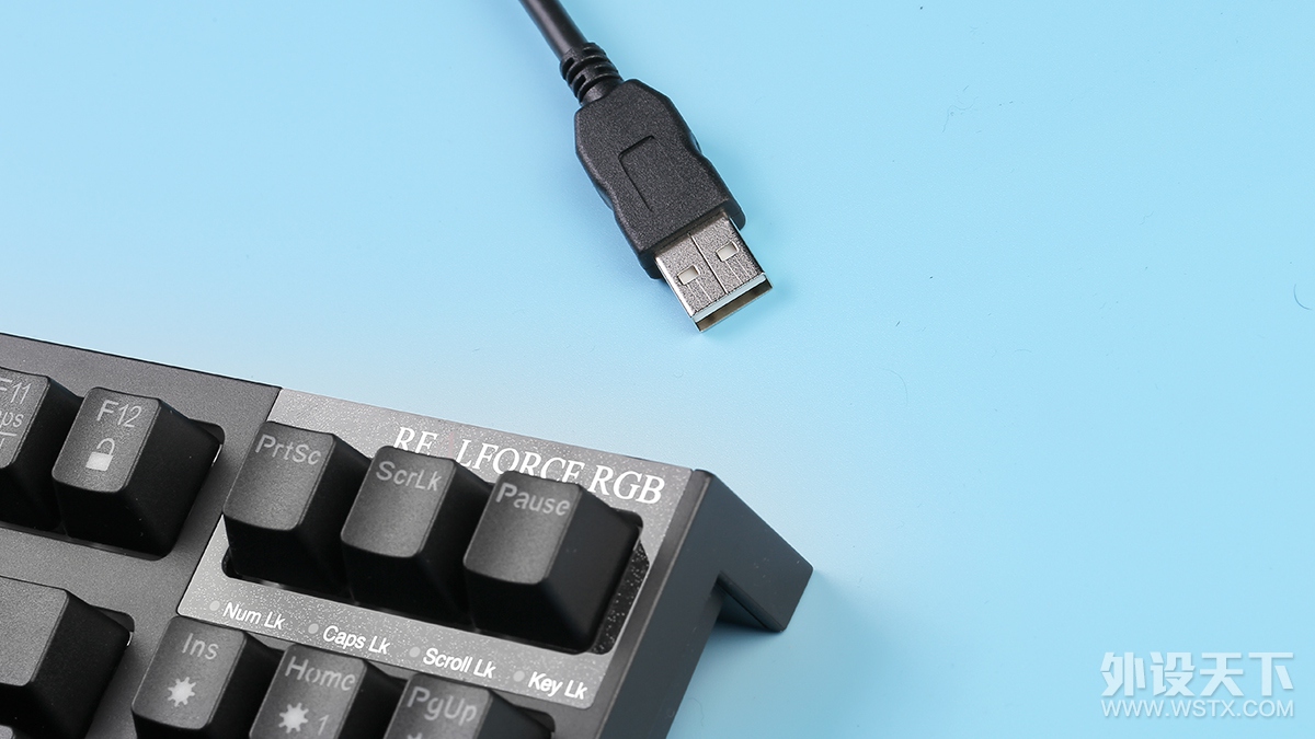 炫彩键盘和rgb键盘 (cherry键盘和静电容键盘哪个好)