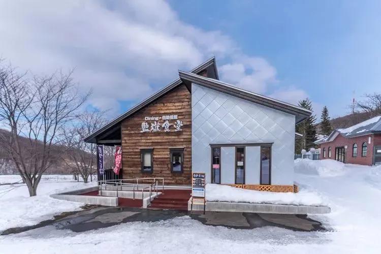 住进“坐穿牢底”的酒店，打卡深度体验监狱生活的博物馆