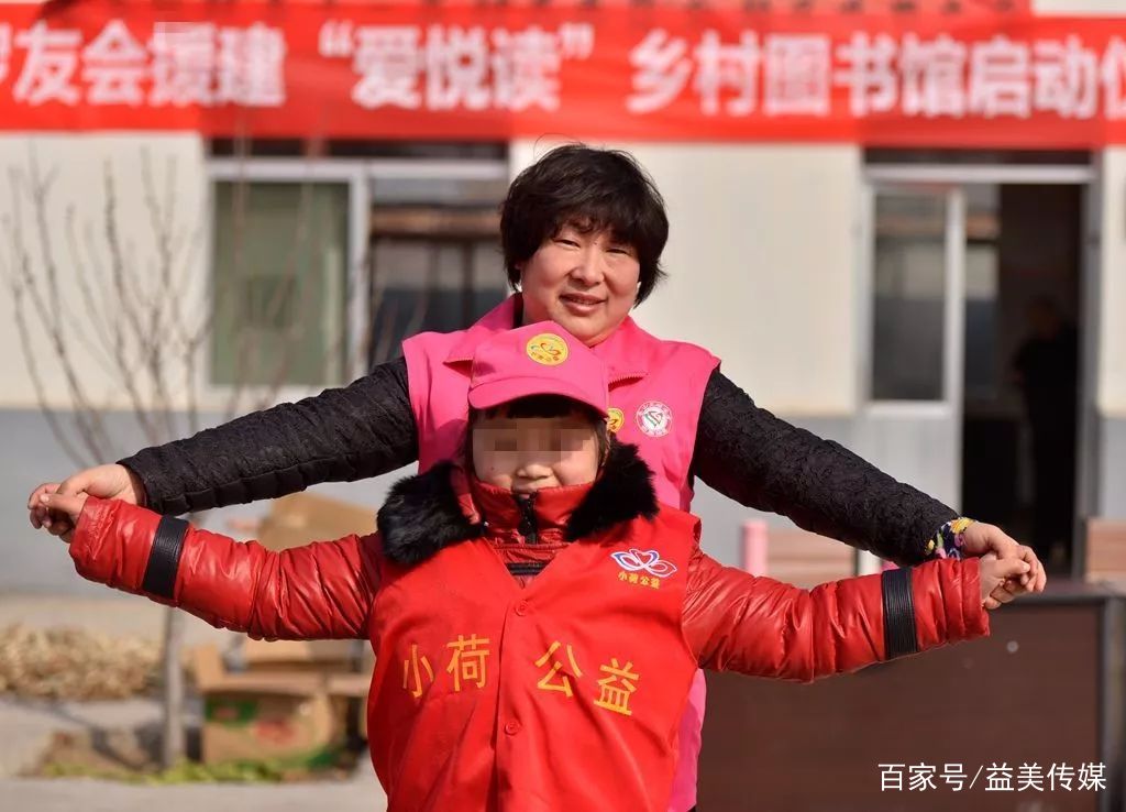 她是两千多孩子的“彩虹妈妈”，为服刑人员未成年子女撑起一片天