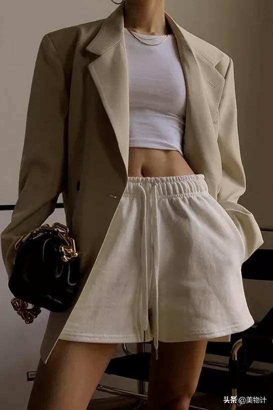 休闲运动风舒适又时髦,运动休闲舒适上衣