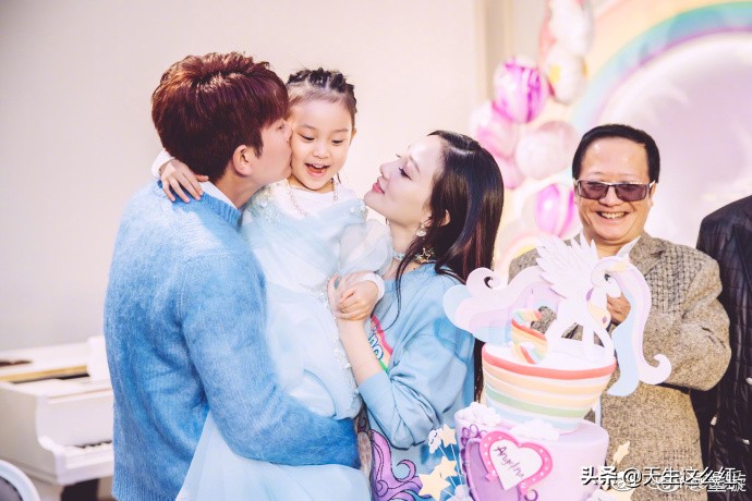 李小璐离婚后首次发声,李小璐离婚后首发文内容