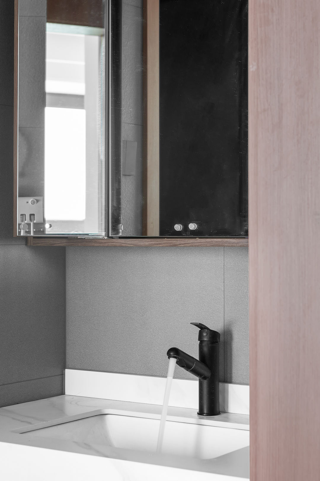 和豪华一点不沾边！98㎡三房，却让人百看不厌，尤其是客厅