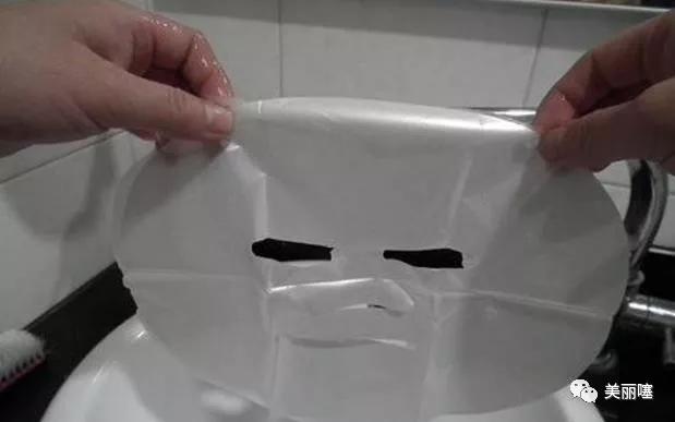 敷面膜时上面那层纸要撕开吗,敷面膜时的面膜夹心纸别扔