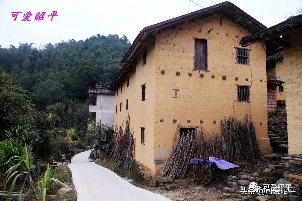 贺州昭平长寿之乡,昭平县百年炮楼图片