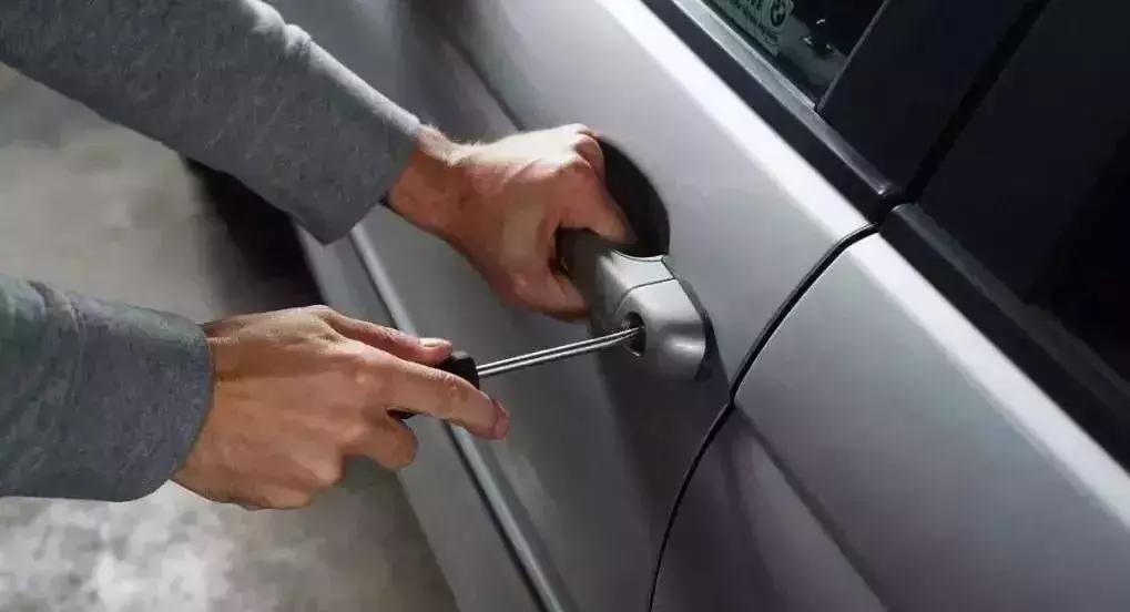 靖江市礼让行人罚款,避让救护车违章导致车辆逾期