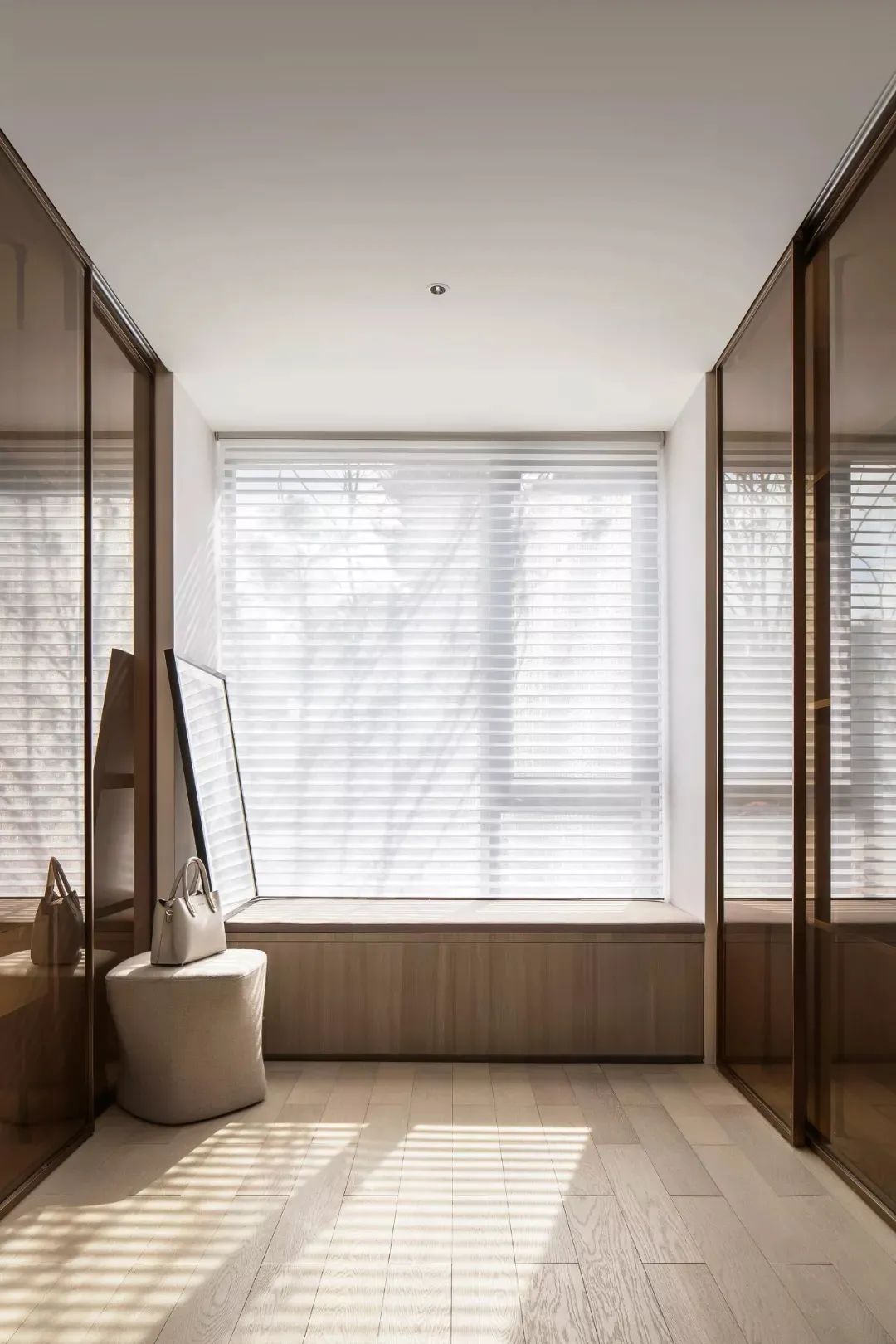 极简小户型装修25方复式,极简风格小复式