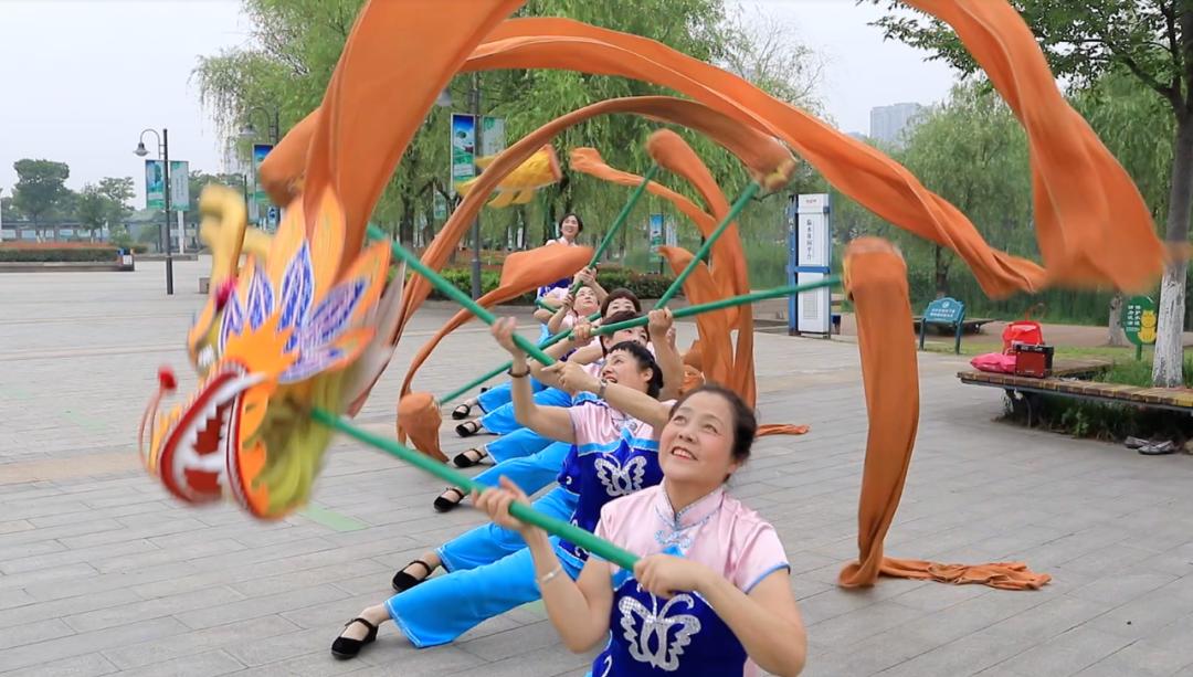 段龙表演,段龙舞龙