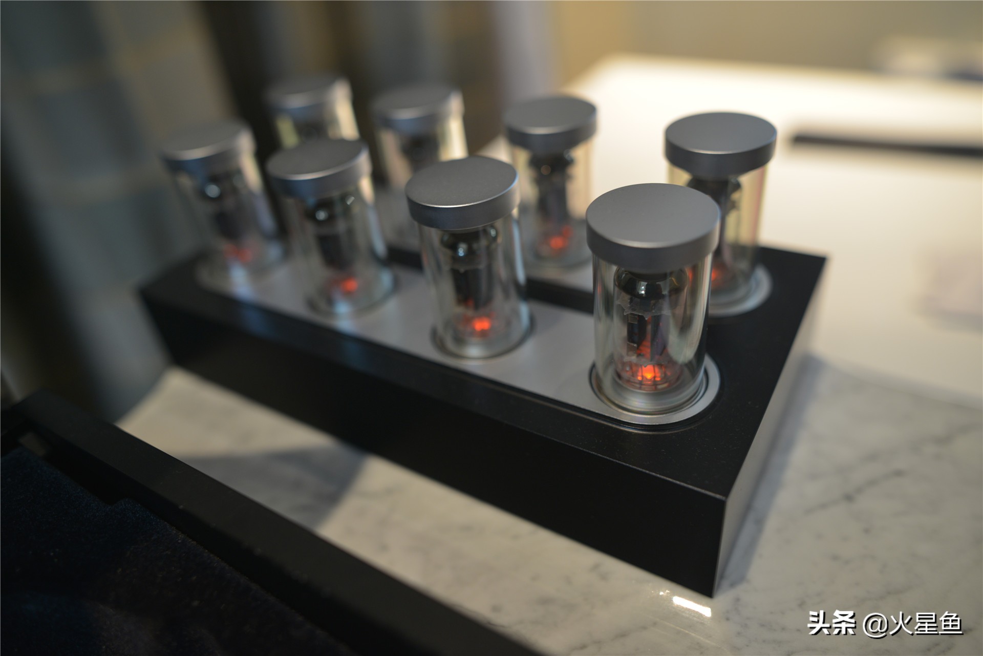 朋友买了个耳机,朋友买了一个声卡耳机