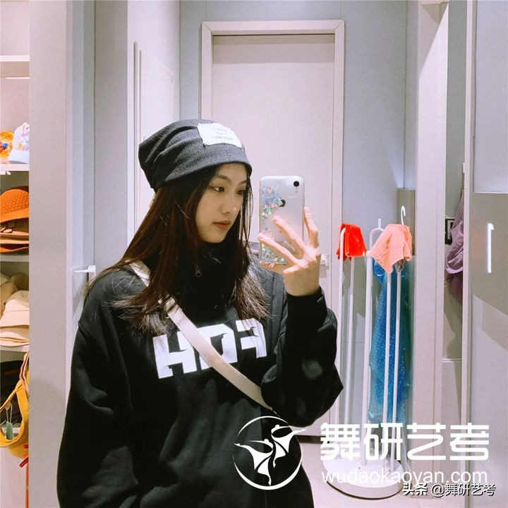 “现在,我是软度技巧剧目全面成长的舞蹈生!”