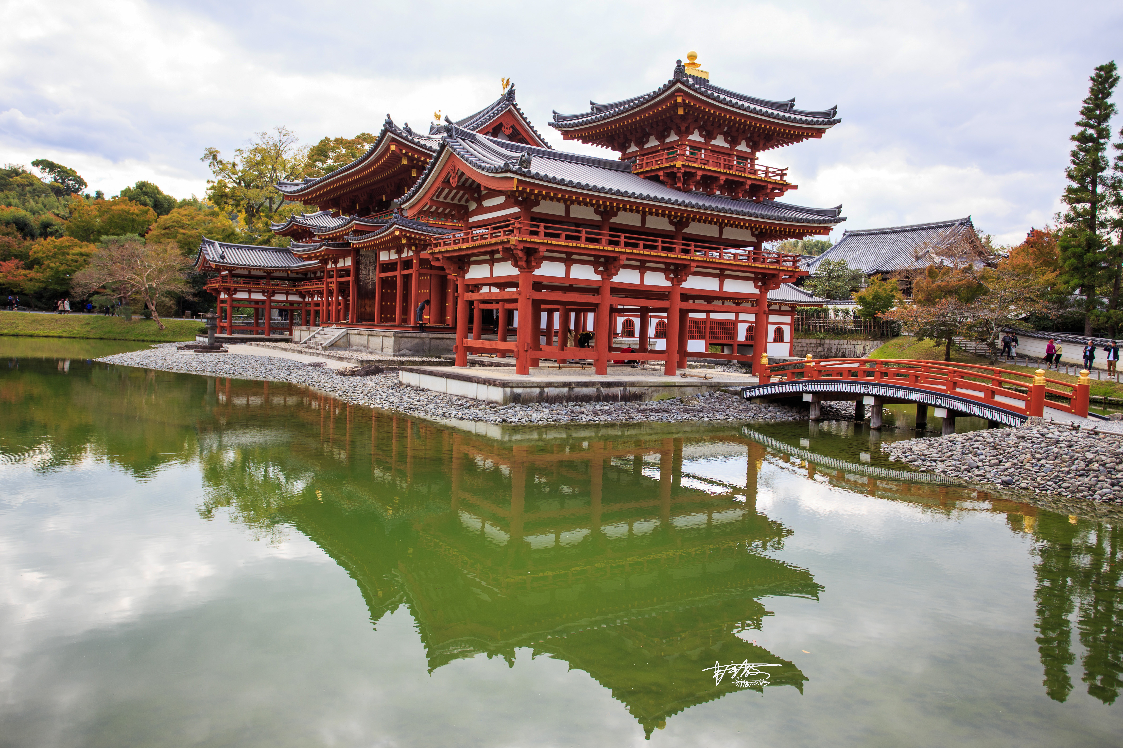 《万叶集》里的荒芜旧宫，千寻与无脸男走过的桥