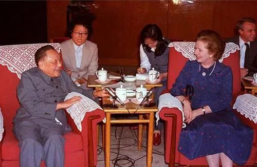 解放广州后,为何未一举解放香港?毛*东泽**:长期打算,充分利用