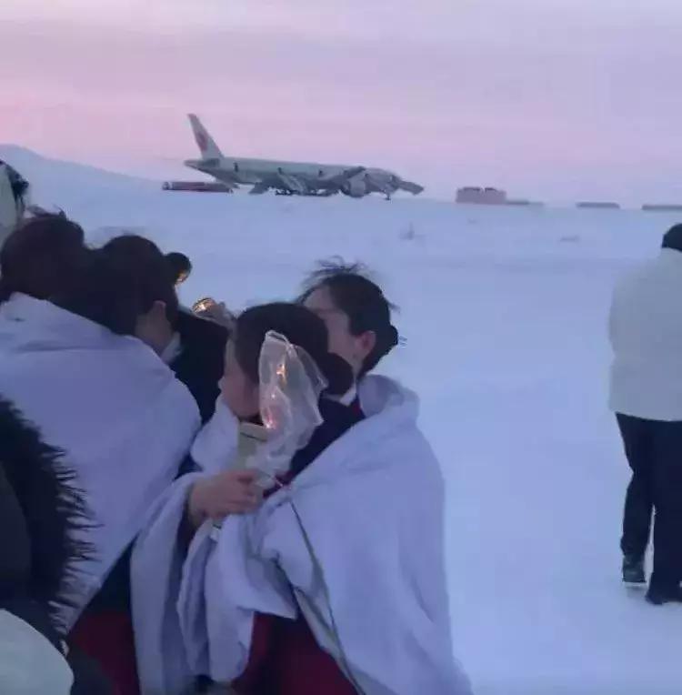 ca983迫降俄罗斯机场过夜,ca983客机备降俄罗斯