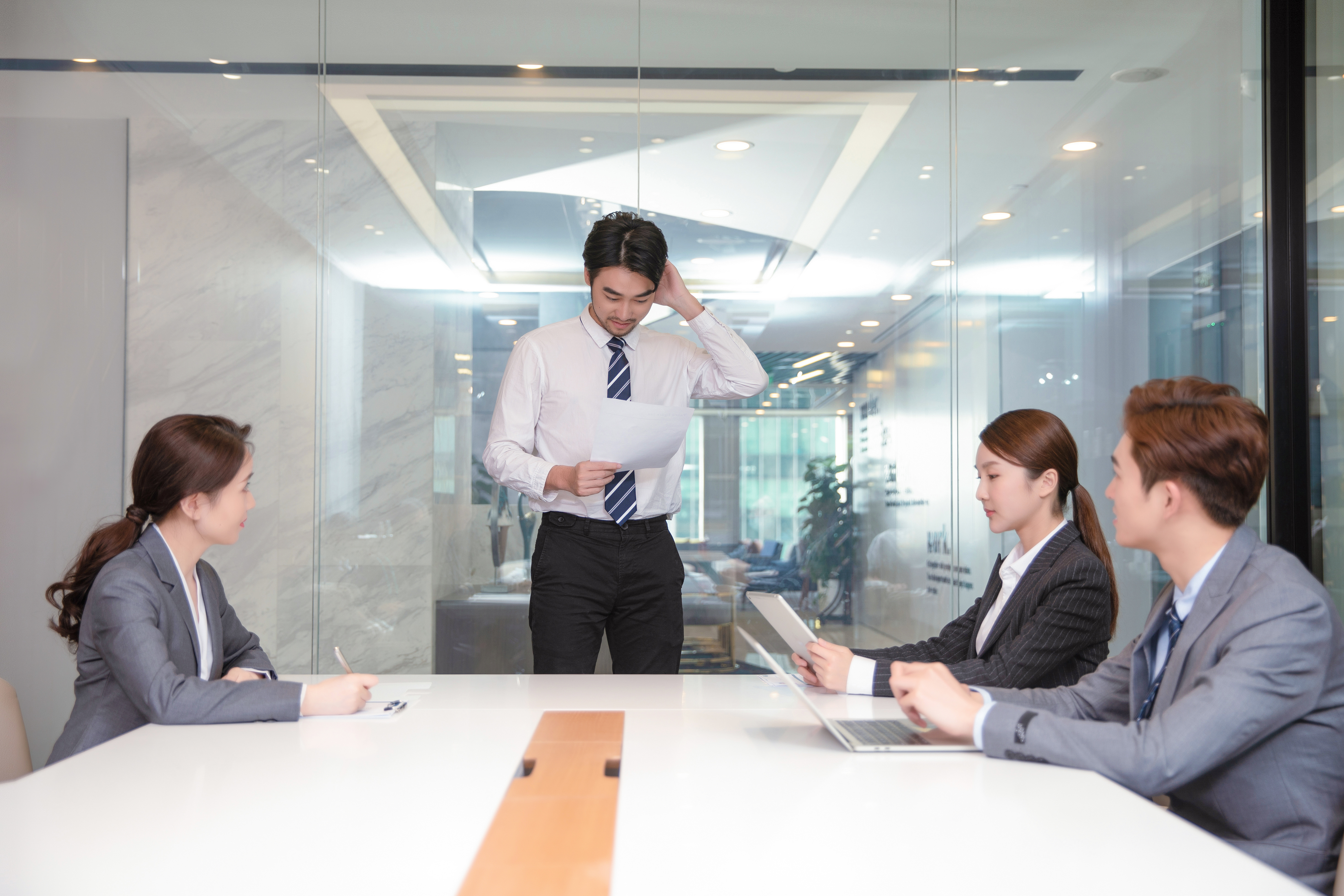 克服上台演讲的紧张小窍门,如何克服当众讲话紧张