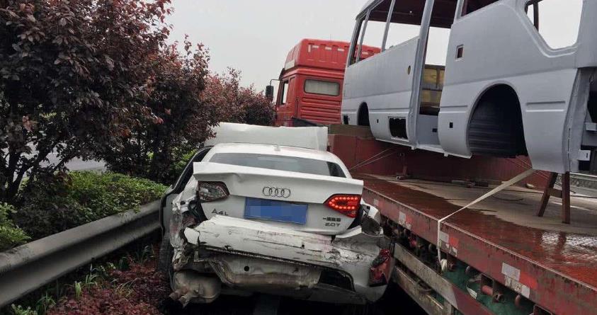 在路上堵车时遇到加塞的车怎么办,堵车时被加塞不要冲动