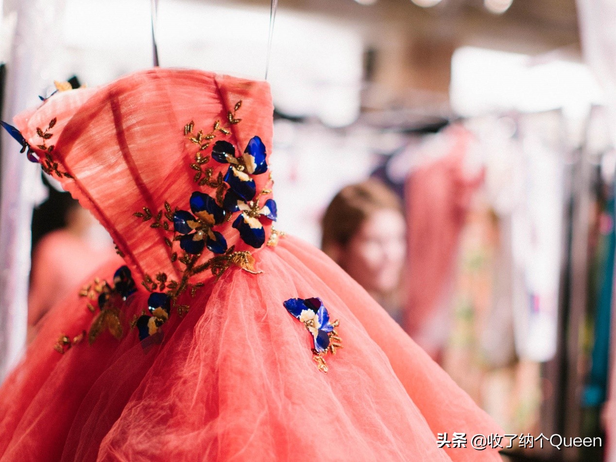 衣柜里的衣服穿不进去了,衣柜穿不下衣服