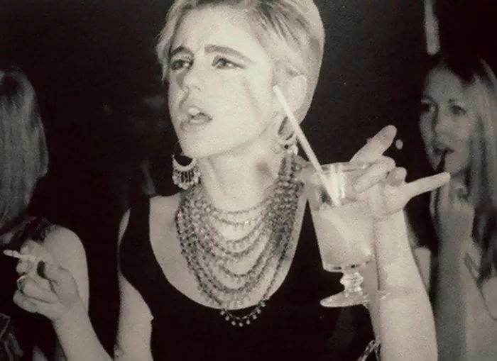 美貌名媛，纵欲一生，28岁悲惨而死，豪门太多辛酸泪