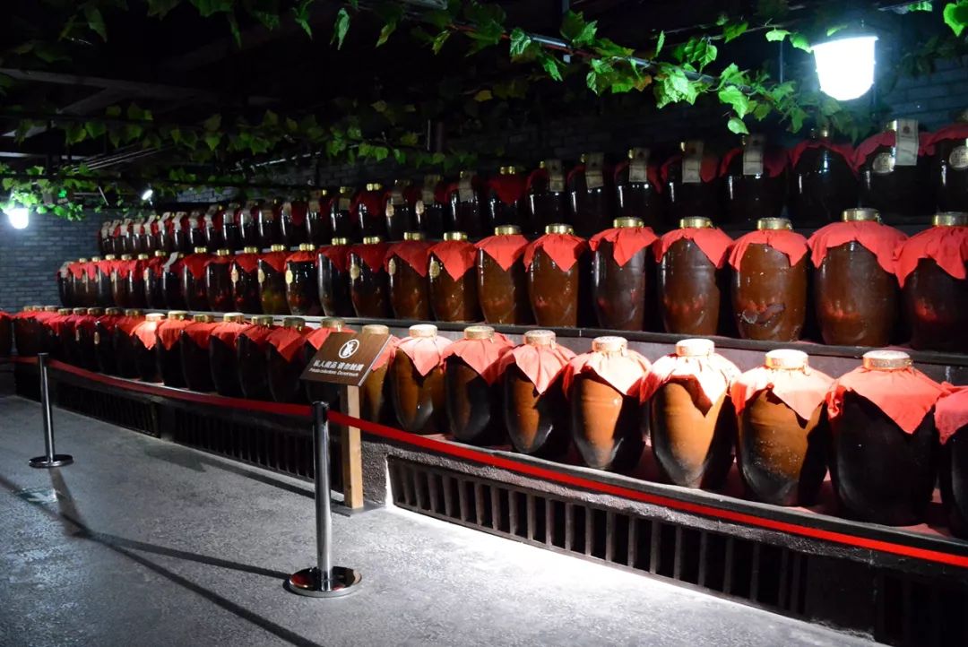 河南酒大“内斗”，让一代酒王没落，如今在白酒界连二线都算不上