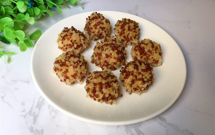鲜虾藜麦饼辅食,藜麦米虾仁宝宝辅食