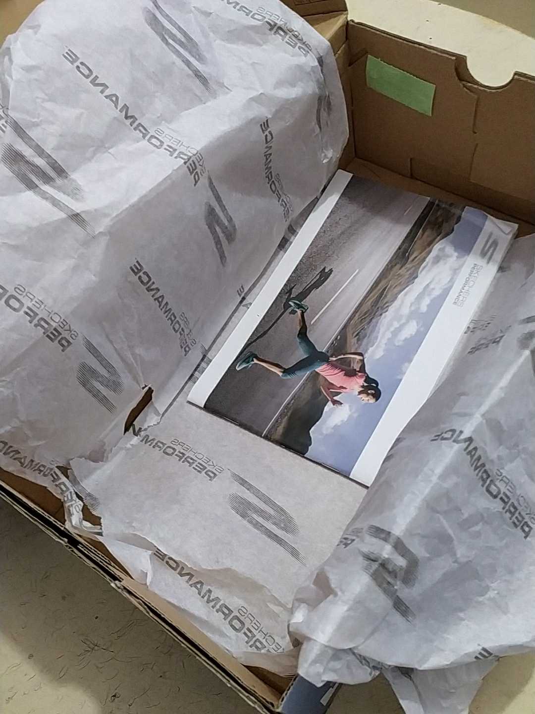 健步鞋美国,斯凯奇第七代健步鞋上市时间