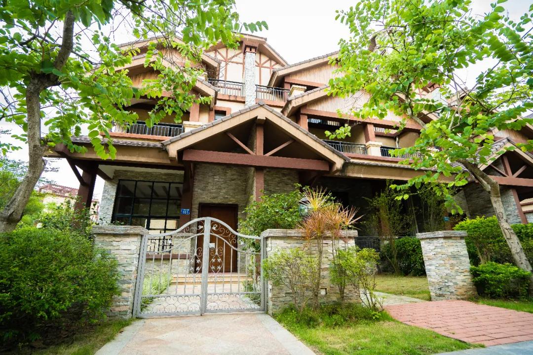 终于等到了！嵌在北回归线上的森林叠墅，惊艳“曝光”