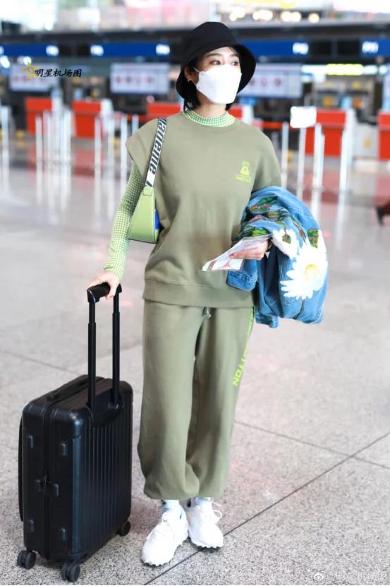 欧阳娜娜aj1,欧阳娜娜上脚香槟黄匡威